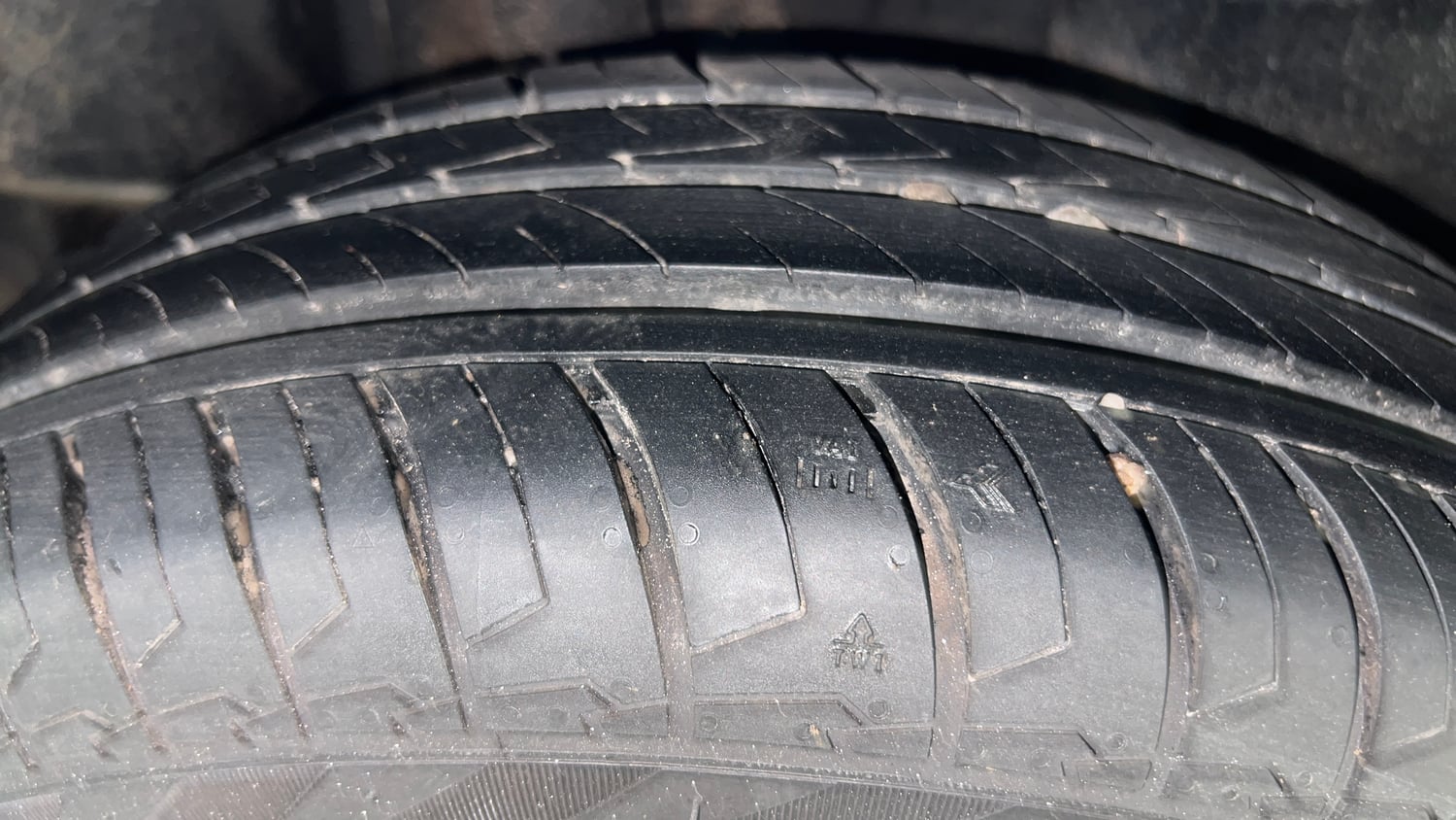 Used 2024 Maruti Suzuki Swift ZXi AMT Petrol Automatic tyres RIGHT REAR TYRE TREAD VIEW
