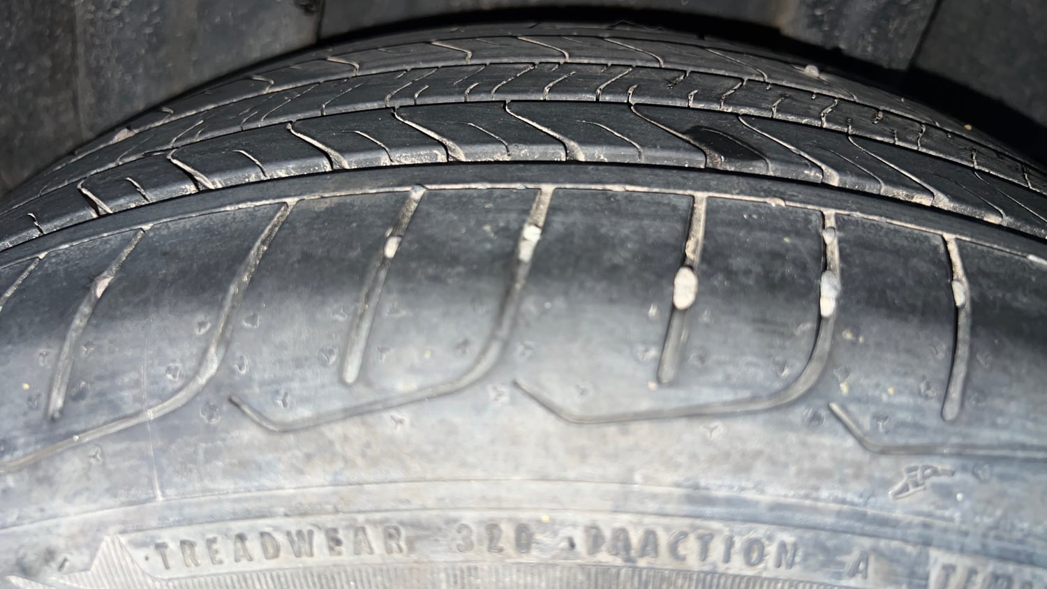 Used 2023 Hyundai Verna SX (O) 1.5 Turbo Petrol DCT Petrol Automatic tyres LEFT REAR TYRE TREAD VIEW