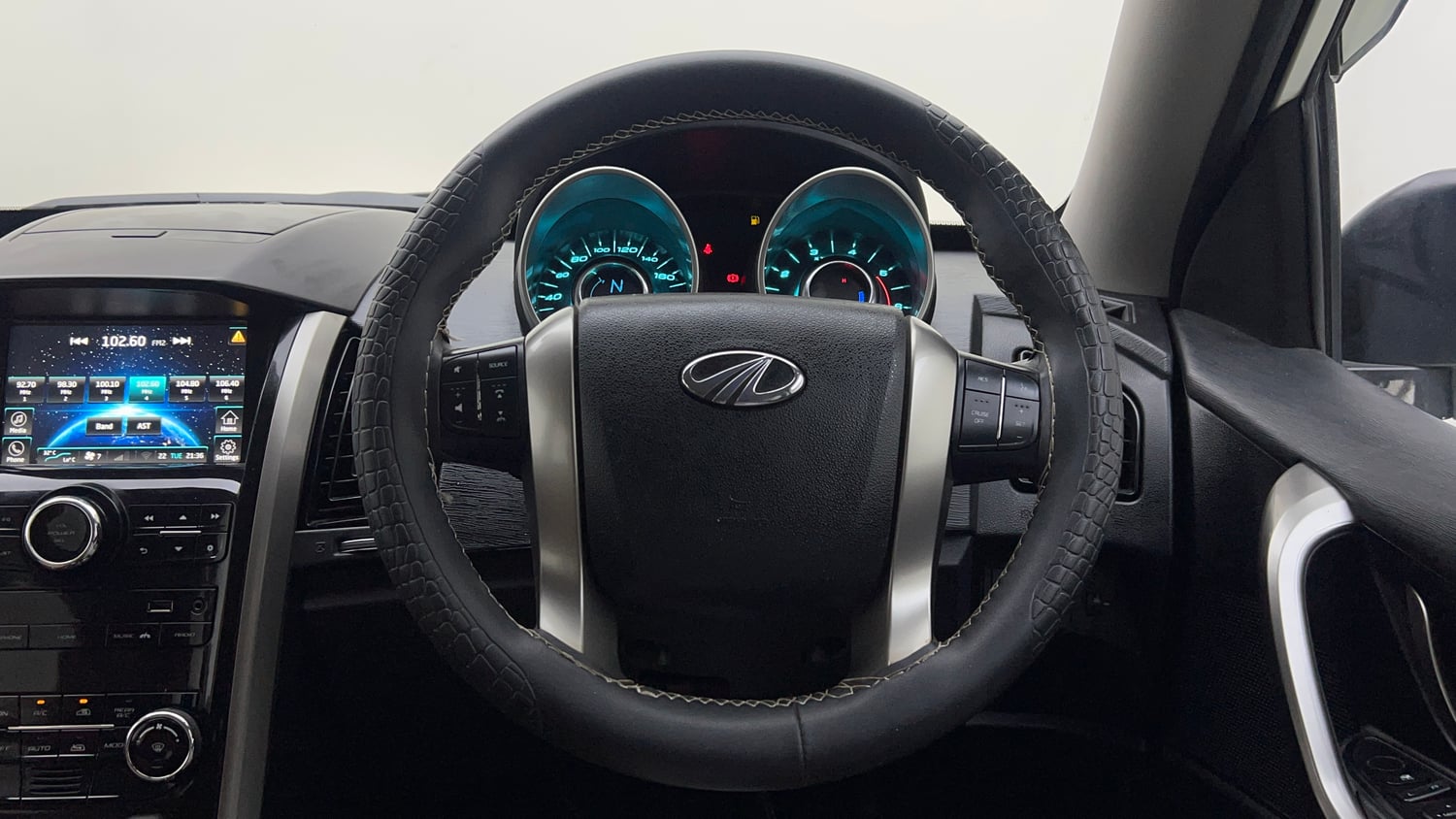 Used 2021 Mahindra XUV500 W7 Diesel Manual interior STEERING VIEW