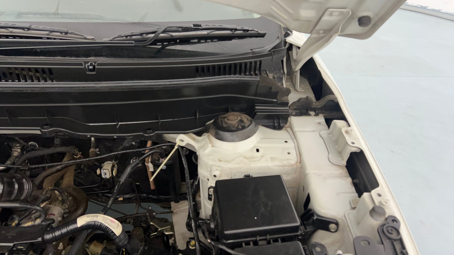 Used 2023 Maruti Suzuki Brezza ZXi Petrol Manual engine ENGINE LEFT SIDE HINGE & APRON VIEW