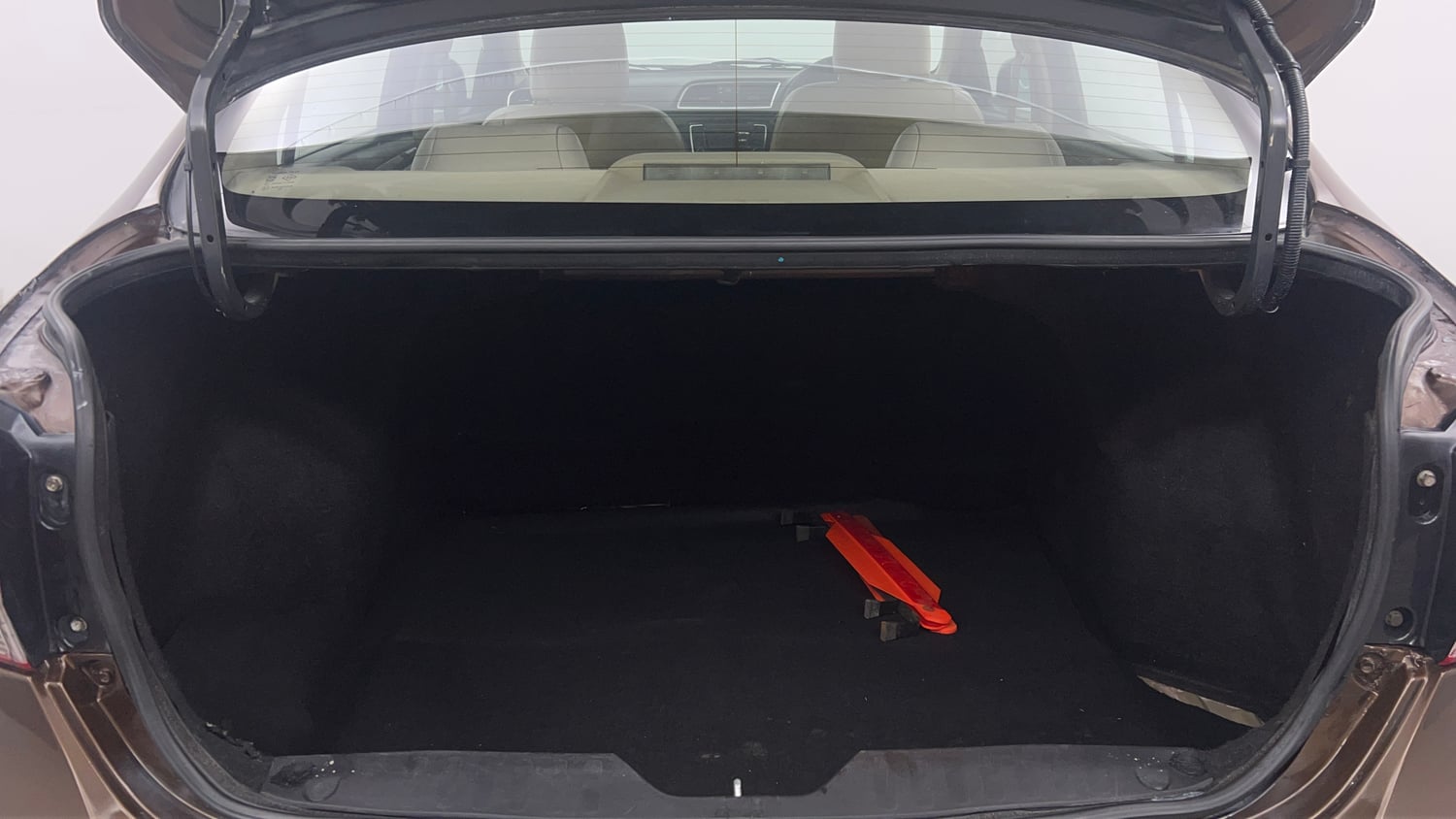 Used 2015 Maruti Suzuki Ciaz VXi+ AT Petrol Automatic interior DICKY INSIDE VIEW