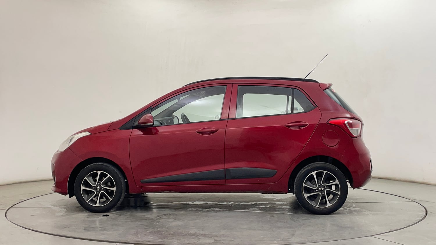 Used 2017 Hyundai Grand i10 Sportz (O) AT 1.2 Kappa VTVT Petrol Automatic exterior LEFT SIDE VIEW