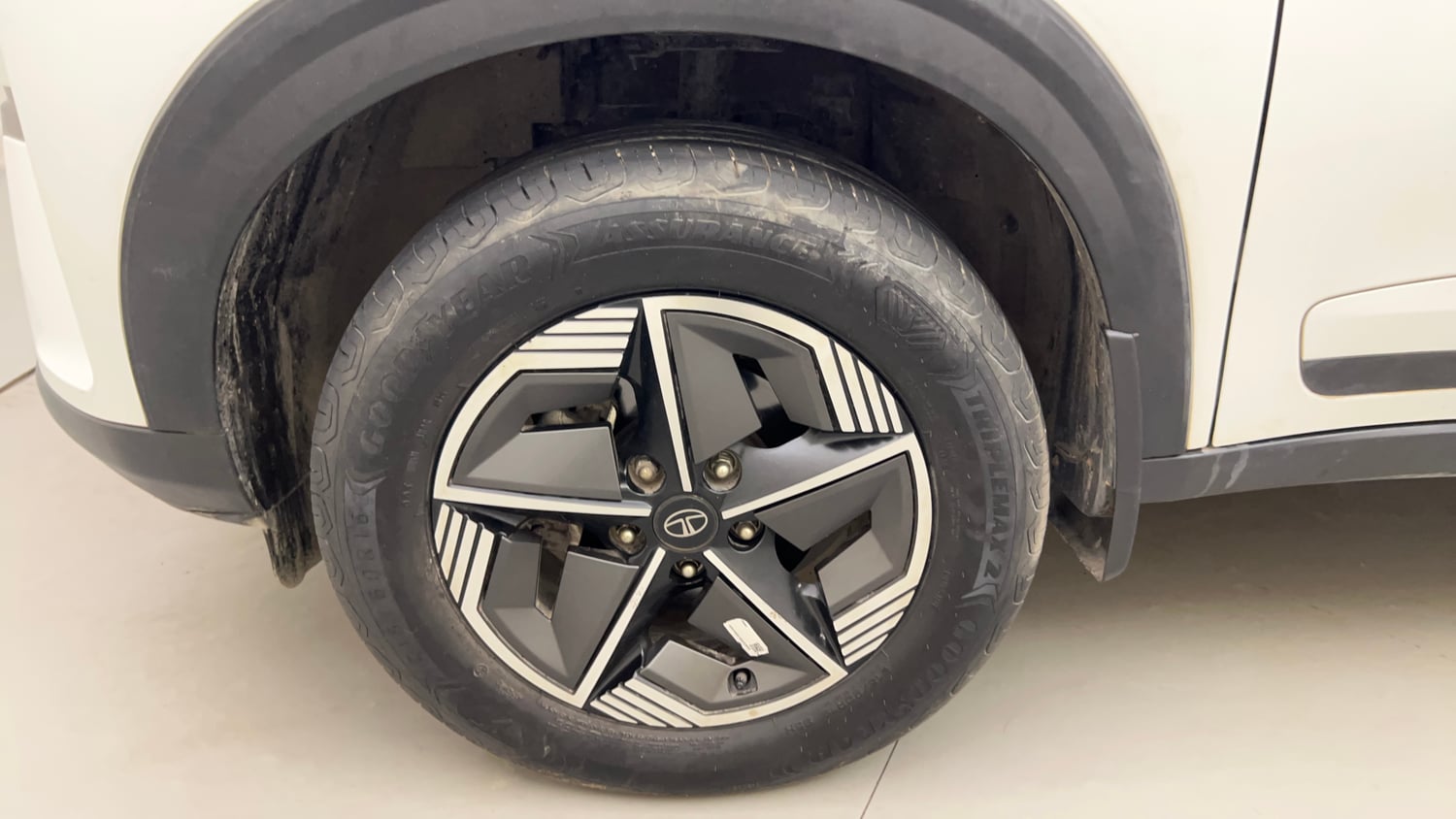 Used 2024 Tata Nexon Creative Plus S 1.2 Revotron Petrol 7DCA Petrol Automatic tyres LEFT FRONT TYRE RIM VIEW