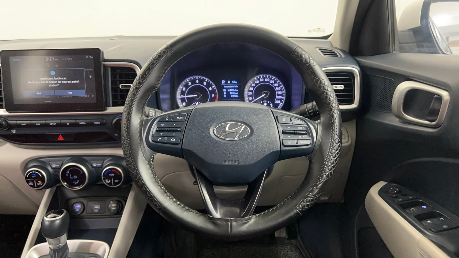 Used 2019 Hyundai Venue SX Plus 1.0 Turbo DCT Dual Tone Petrol Automatic interior STEERING VIEW