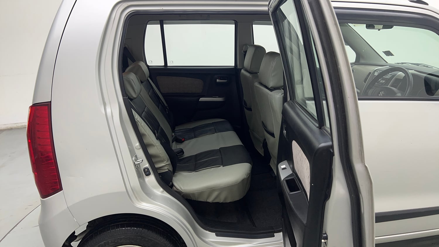 Used 2015 Maruti Suzuki Wagon R VXI Petrol Manual interior RIGHT SIDE REAR DOOR CABIN VIEW