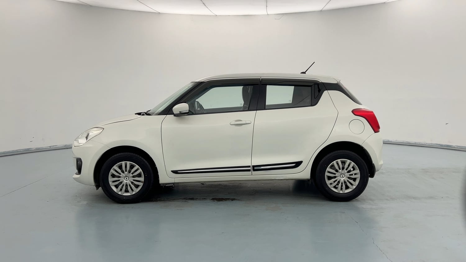 Used 2018 Maruti Suzuki Swift VXi Petrol Manual exterior LEFT SIDE VIEW