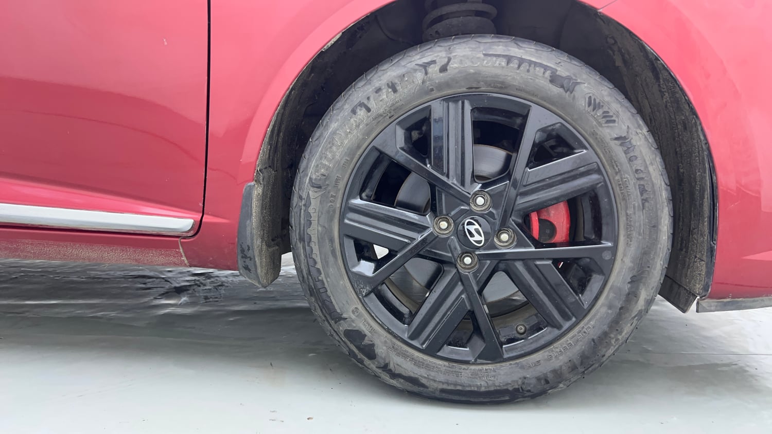 Used 2023 Hyundai Verna SX (O) 1.5 Turbo Petrol DCT Petrol Automatic tyres RIGHT FRONT TYRE RIM VIEW