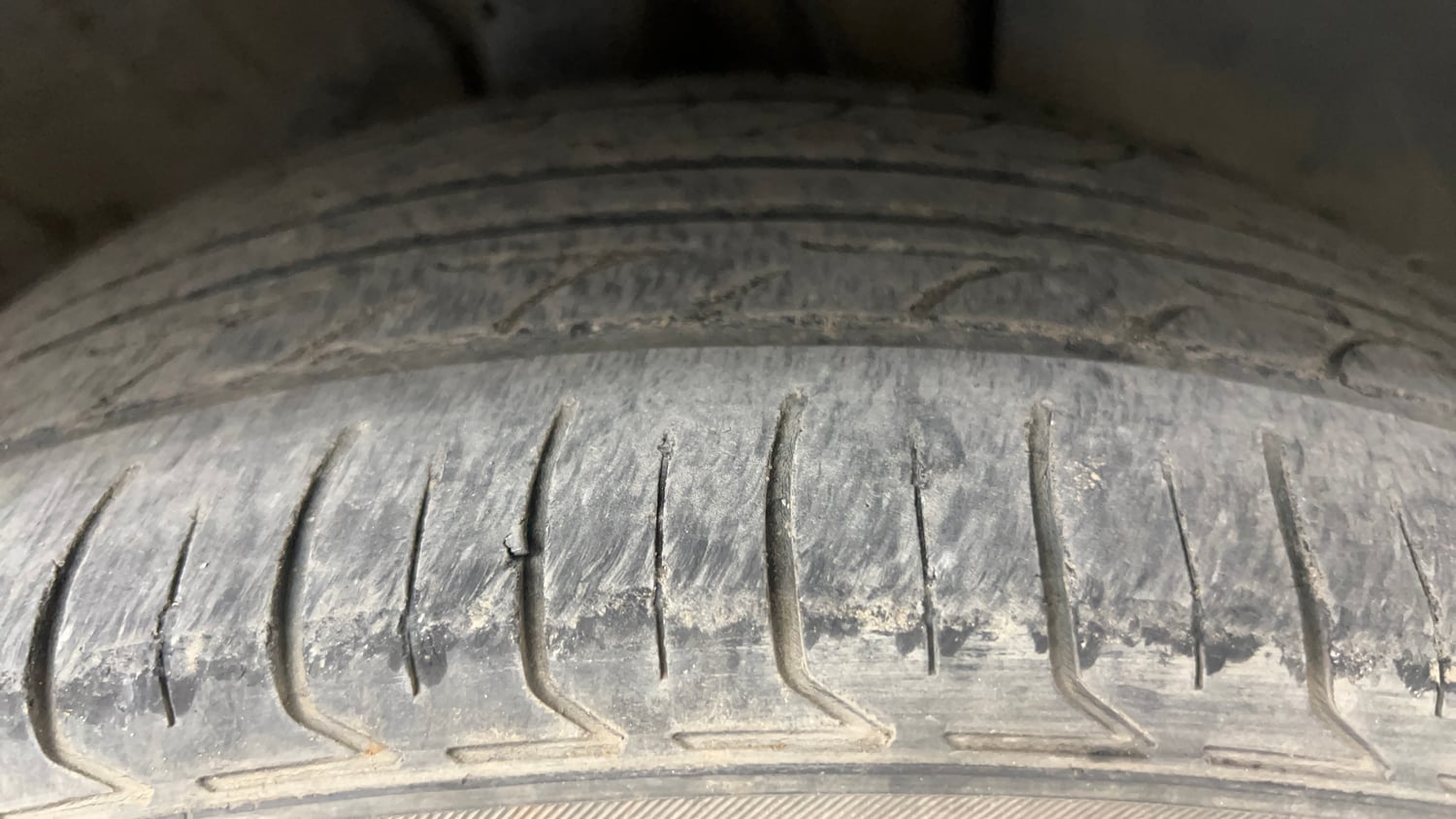 Used 2019 Hyundai Venue SX Plus 1.0 Turbo DCT Dual Tone Petrol Automatic tyres RIGHT FRONT TYRE TREAD VIEW