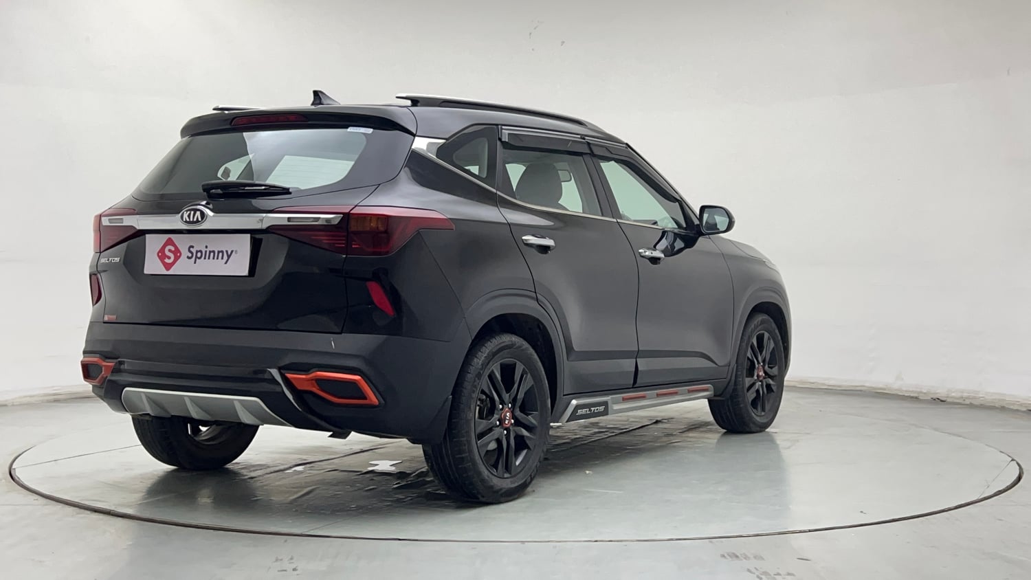 Used 2021 Kia Seltos Anniversary Edition 1.5 Petrol Manual exterior RIGHT REAR CORNER VIEW