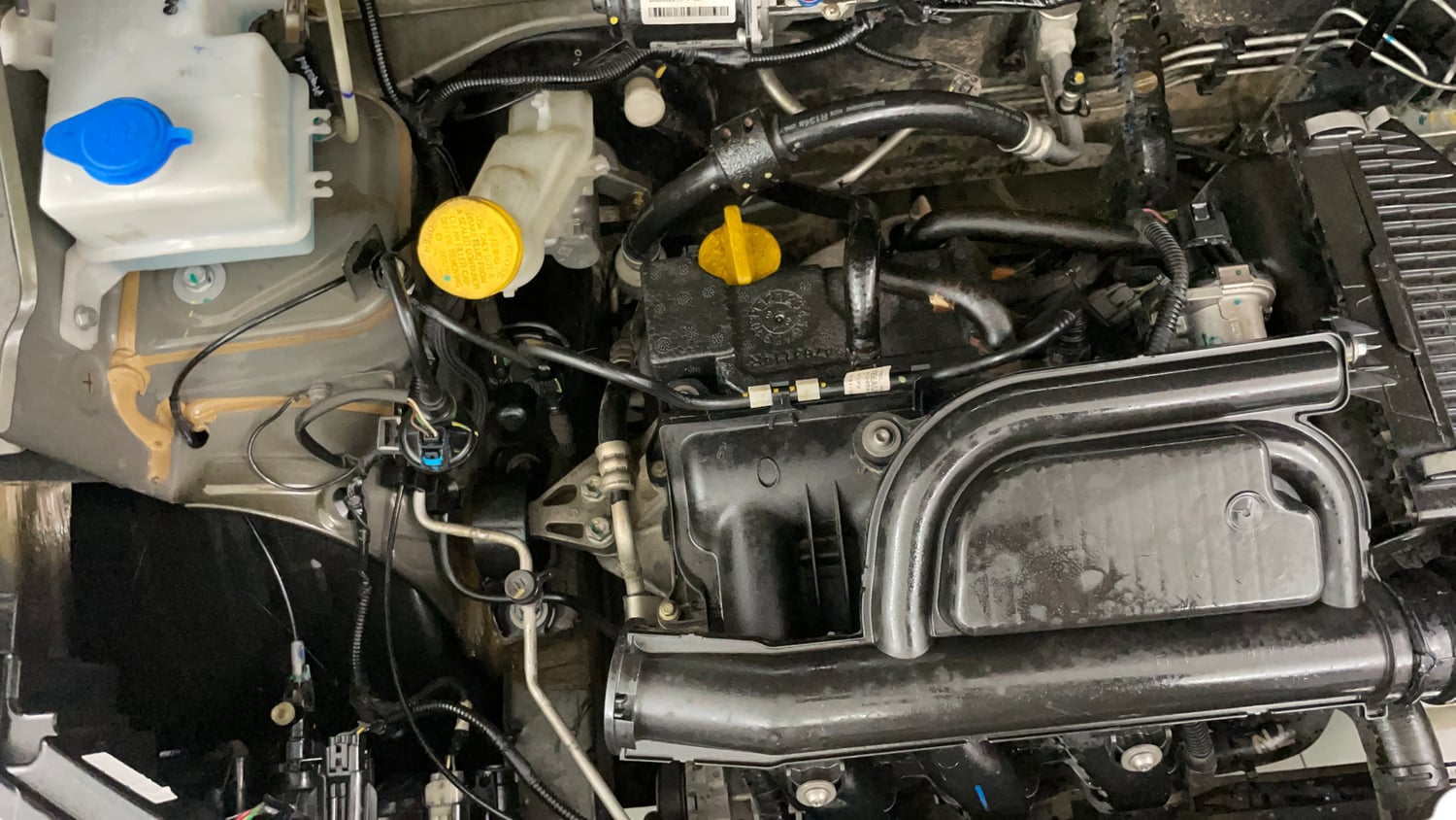 Used 2023 Renault Kwid RXT 1.0 Petrol Manual engine ENGINE RIGHT SIDE VIEW