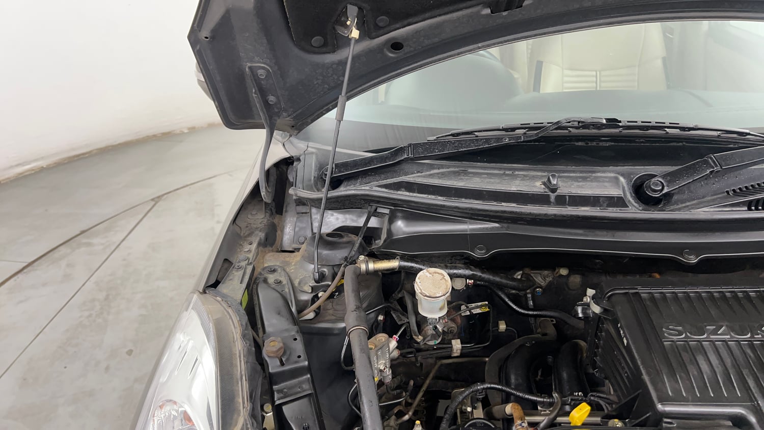 Used 2016 Maruti Suzuki Swift Dzire VXI Petrol Manual engine ENGINE RIGHT SIDE HINGE & APRON VIEW