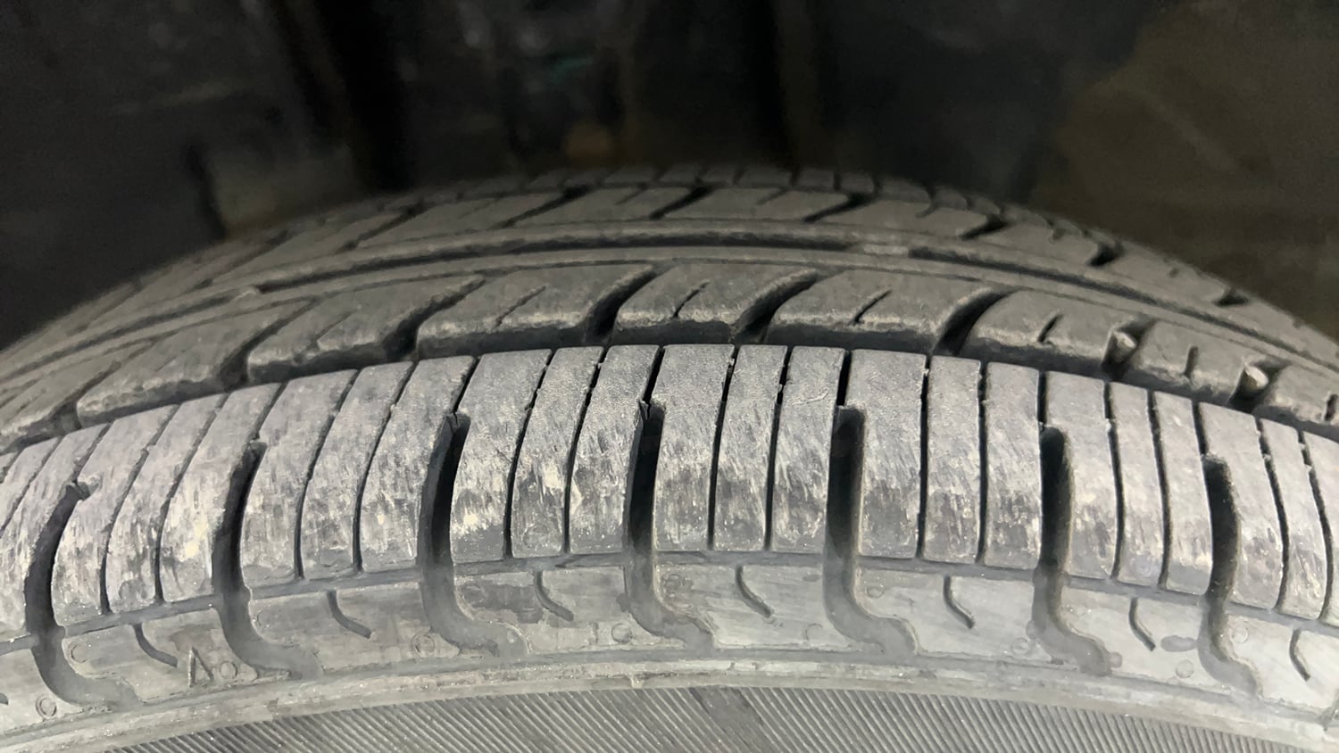 Used 2018 Renault Kwid RXT Petrol Manual tyres LEFT FRONT TYRE TREAD VIEW