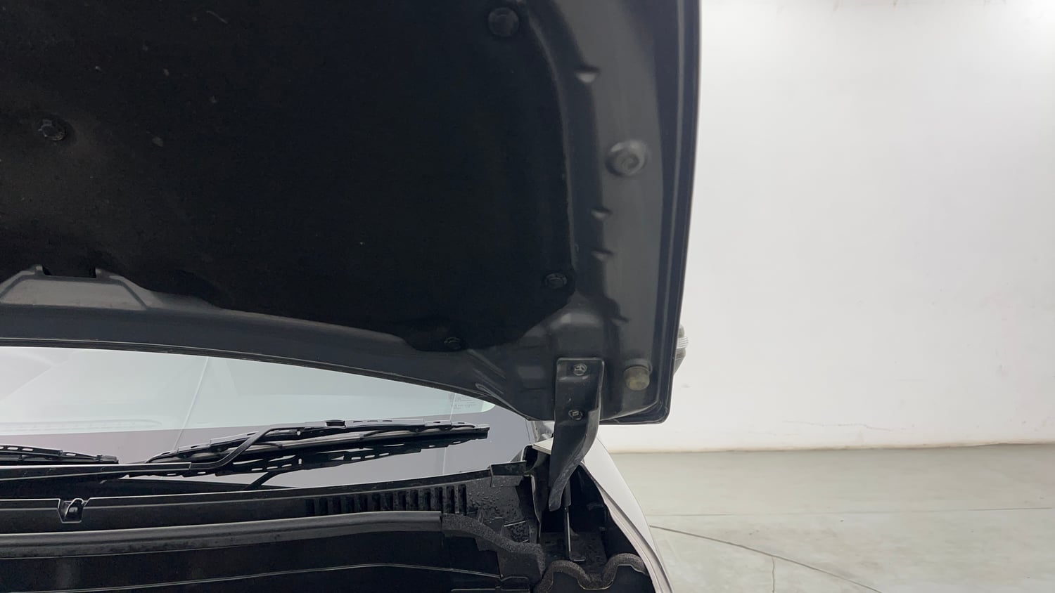 Used 2024 Maruti Suzuki Brezza LXi S-CNG Cng Manual engine ENGINE LEFT SIDE HINGE & APRON VIEW