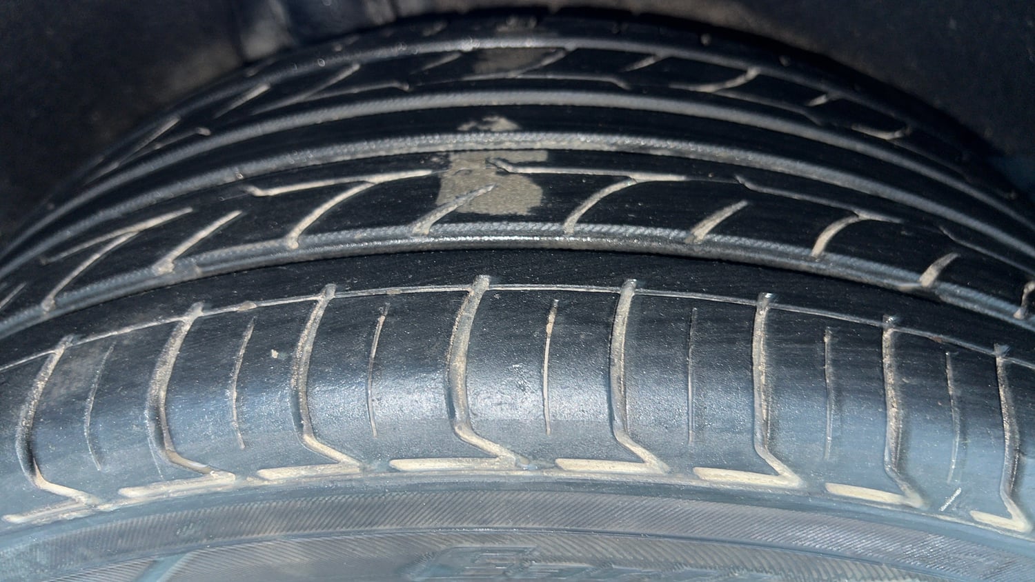 Used 2017 Maruti Suzuki Baleno Alpha 1.2 Petrol Manual tyres RIGHT REAR TYRE TREAD VIEW