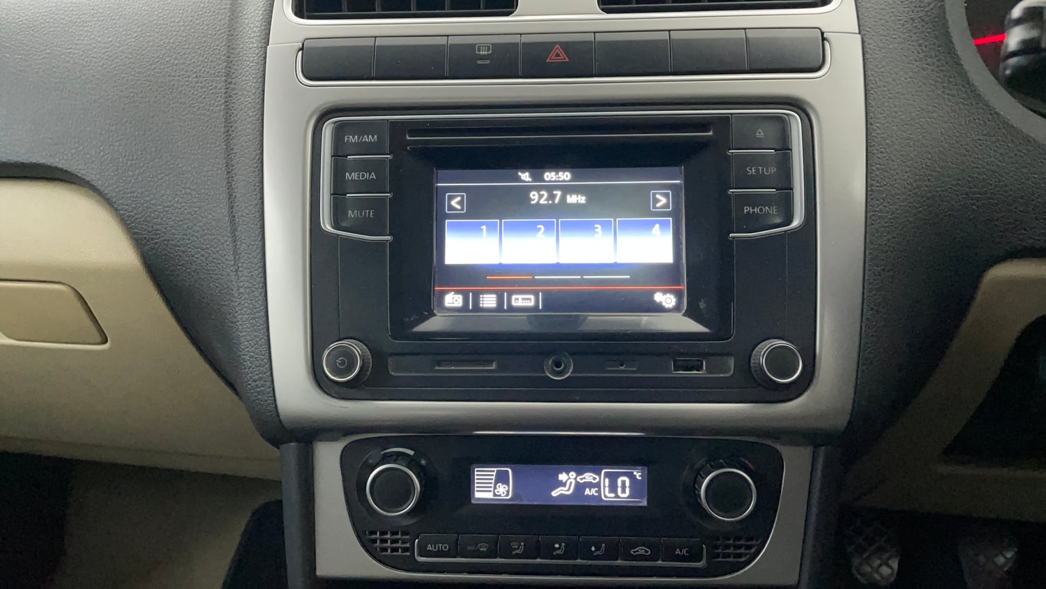 Used 2016 Volkswagen Polo Highline1.2L (P) Petrol Manual interior MUSIC SYSTEM & AC CONTROL VIEW
