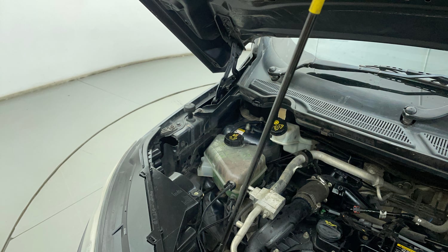 Used 2016 Ford EcoSport Trend 1.5L TDCi Diesel Manual engine ENGINE RIGHT SIDE HINGE & APRON VIEW