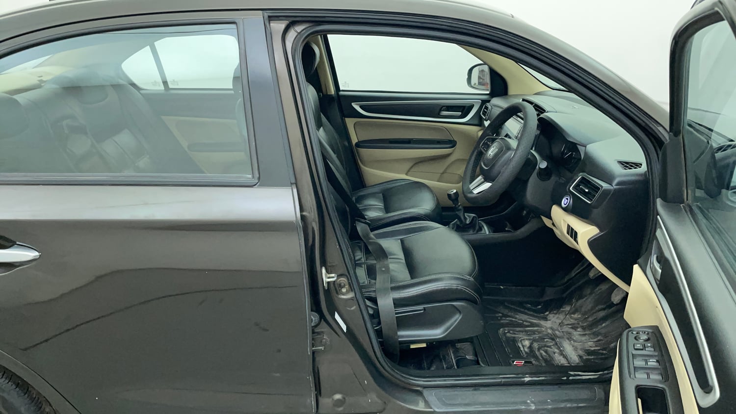 Used 2023 Honda Amaze VX MT 1.2 Petrol Petrol Manual interior RIGHT SIDE FRONT DOOR CABIN VIEW