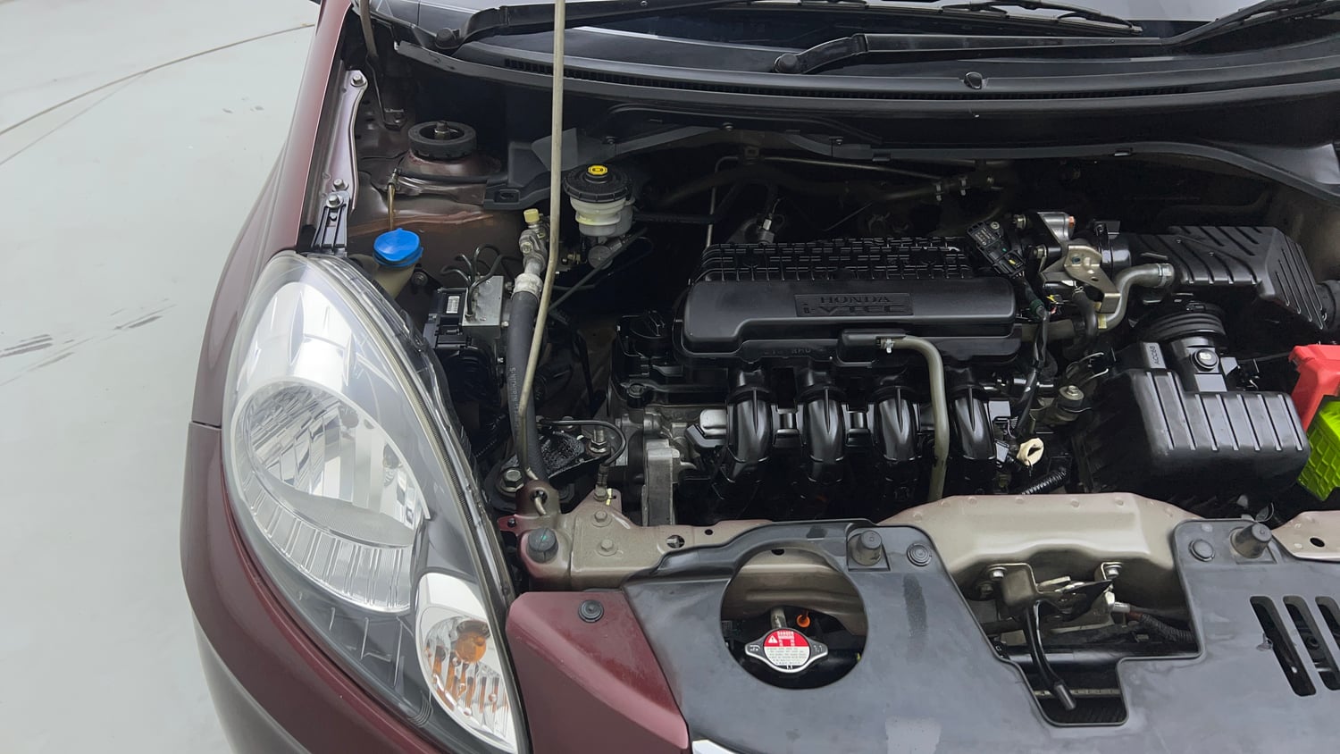 Used 2015 Honda Amaze 1.2 SX i-VTEC Petrol Manual engine ENGINE RIGHT SIDE VIEW