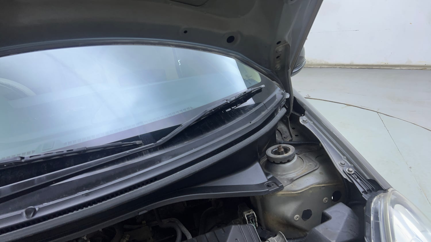 Used 2017 Honda Amaze 1.2 S i-VTEC Petrol Manual engine ENGINE LEFT SIDE HINGE & APRON VIEW