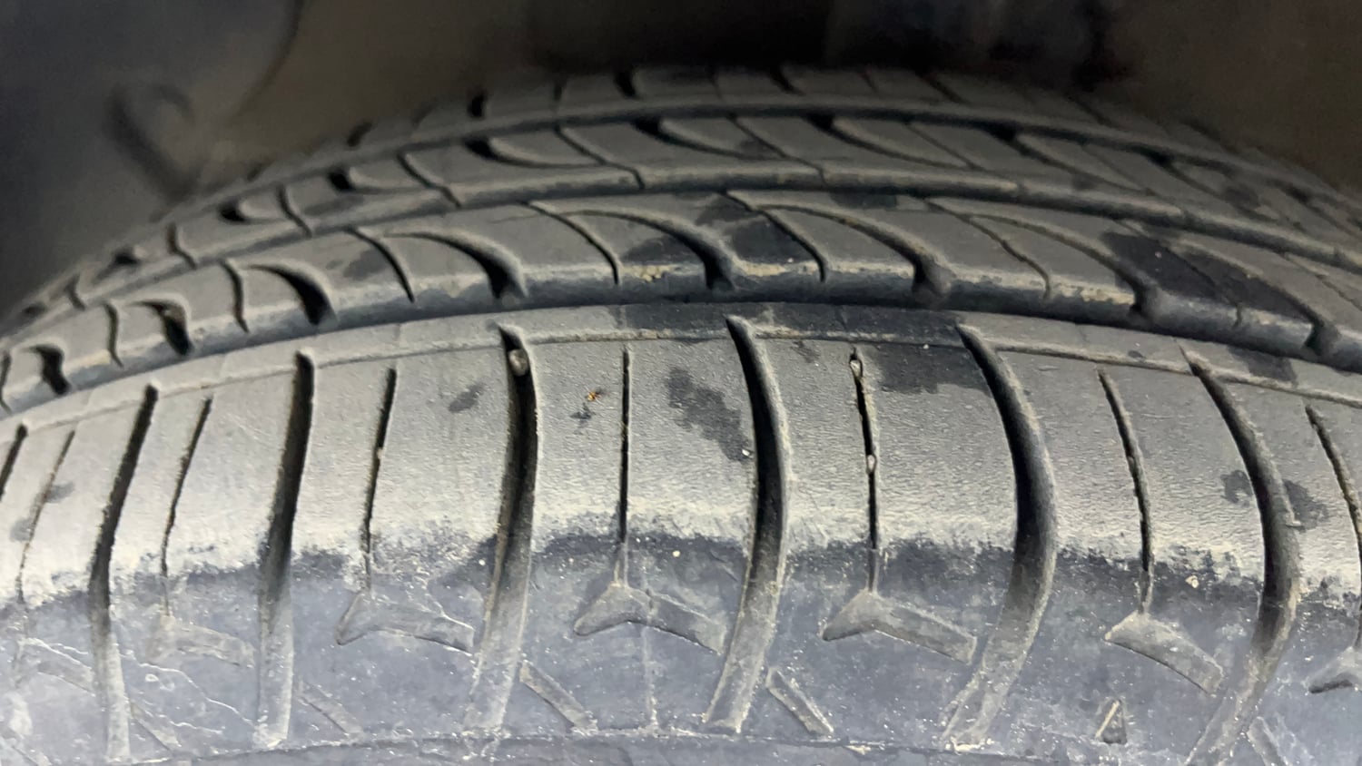 Used 2018 Hyundai Grand i10 Asta 1.2 Kappa VTVT Petrol Manual tyres LEFT FRONT TYRE TREAD VIEW