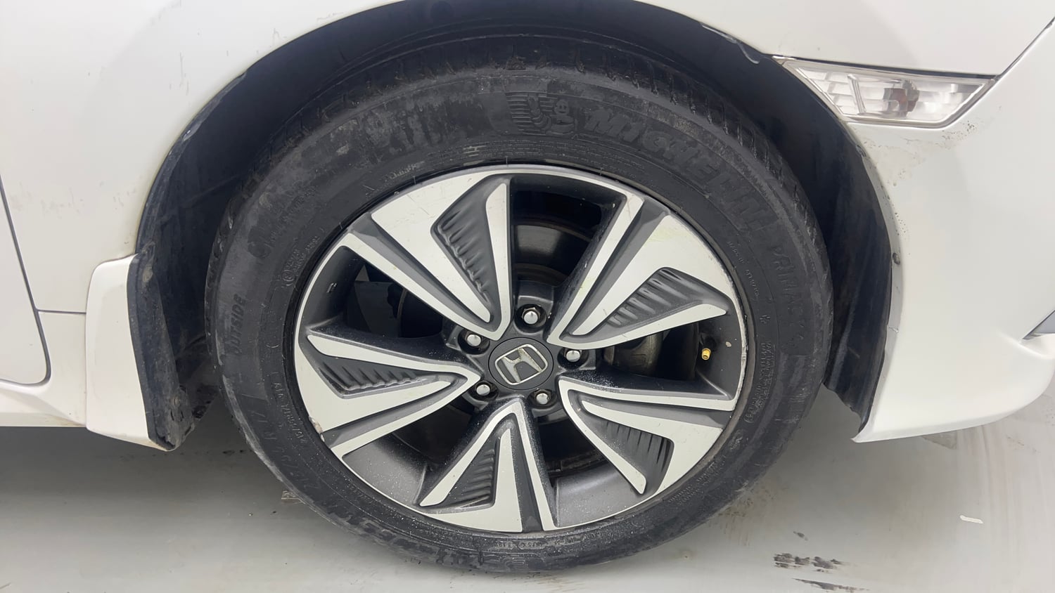 Used 2019 Honda Civic ZX CVT Petrol Petrol Automatic tyres RIGHT FRONT TYRE RIM VIEW