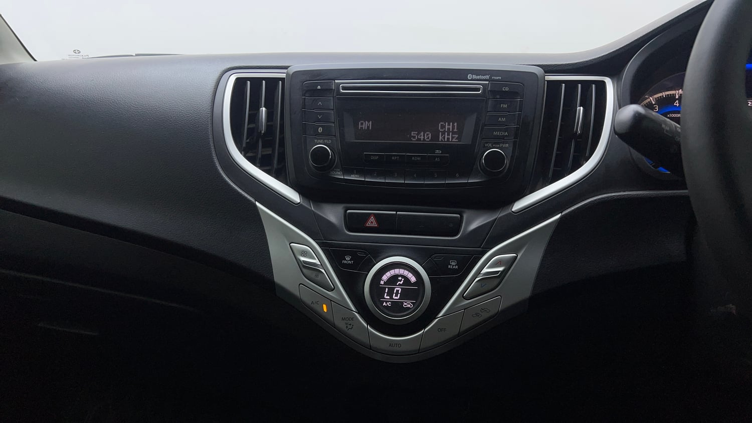 Used 2016 Maruti Suzuki Baleno Zeta 1.2 Petrol Manual top_features Integrated (in-dash) music system