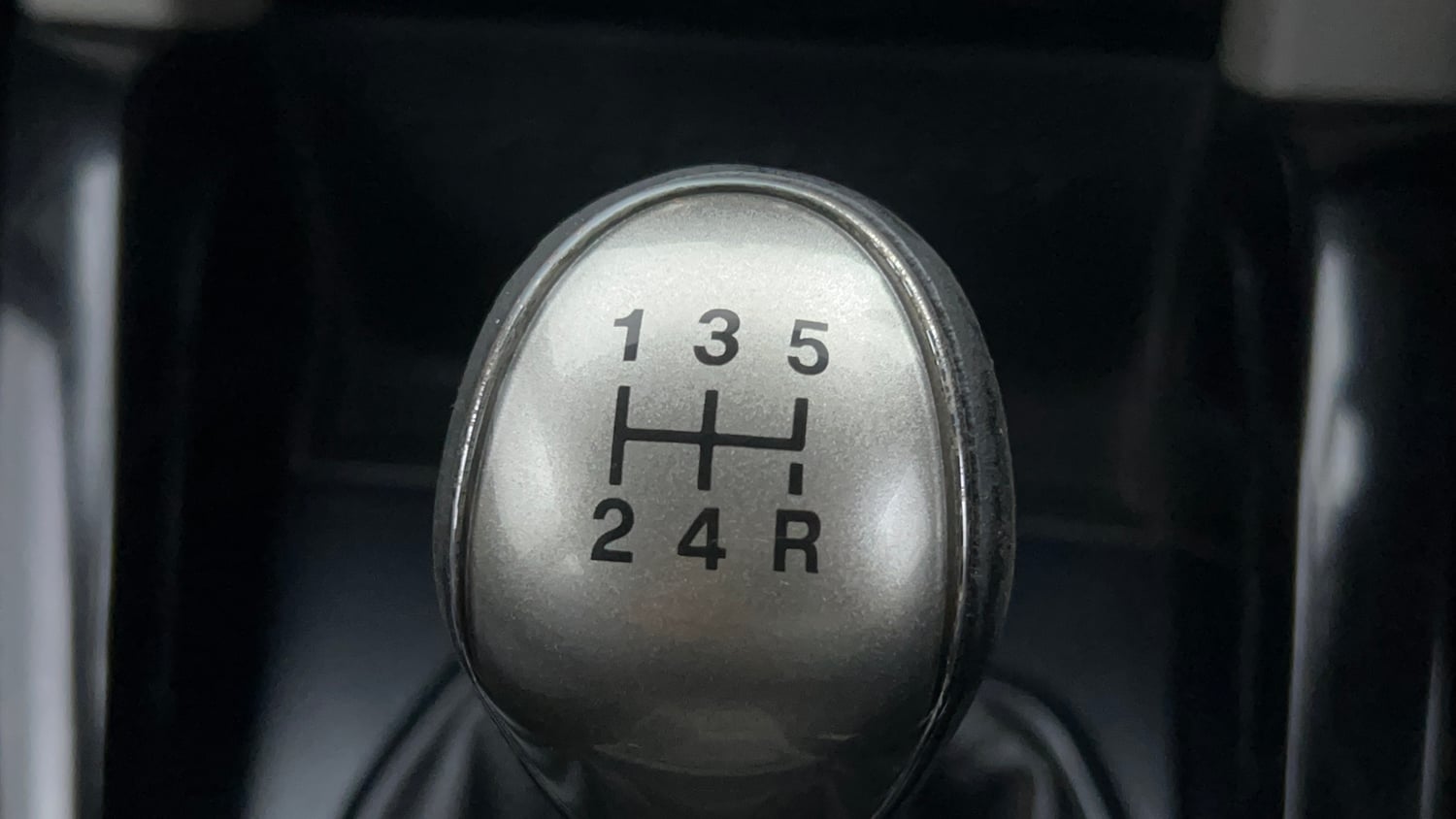 Used 2015 Ford EcoSport Titanium 1.5 Ti-VCT Petrol Manual interior GEAR  KNOB VIEW