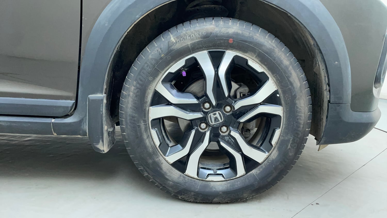 Used 2021 Honda WR-V VX MT Petrol Petrol Manual tyres RIGHT FRONT TYRE RIM VIEW