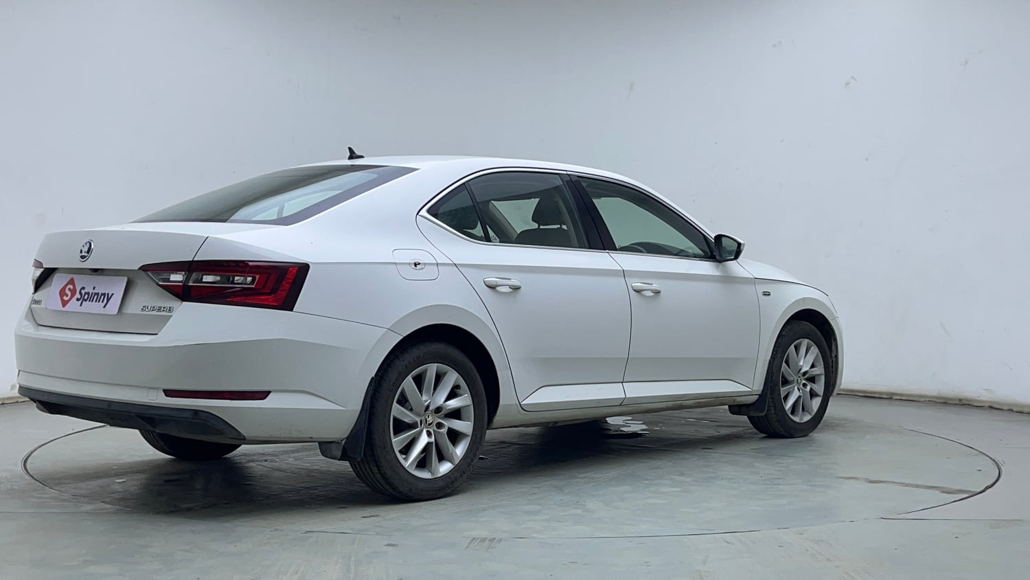 Used 2020 Skoda Superb L&K TSI AT Petrol Automatic exterior RIGHT REAR CORNER VIEW