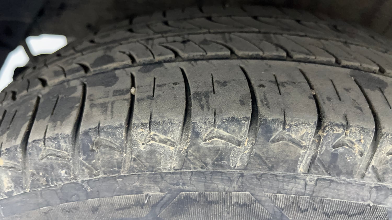 Used 2018 Hyundai Grand i10 Asta 1.2 Kappa VTVT Petrol Manual tyres RIGHT REAR TYRE TREAD VIEW