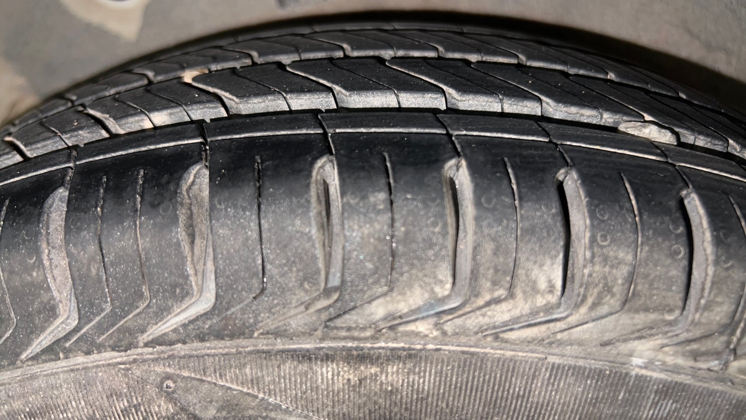 Used 2014 Hyundai i10 Magna 1.1 iRDE2 Petrol Manual tyres RIGHT REAR TYRE TREAD VIEW