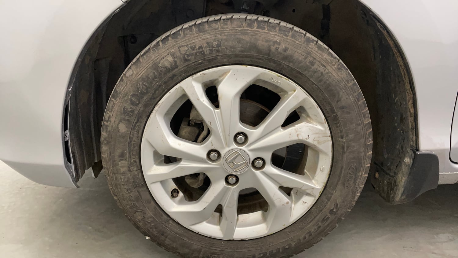 Used 2019 Honda Amaze 1.2 V MT Petrol Petrol Manual tyres LEFT FRONT TYRE RIM VIEW