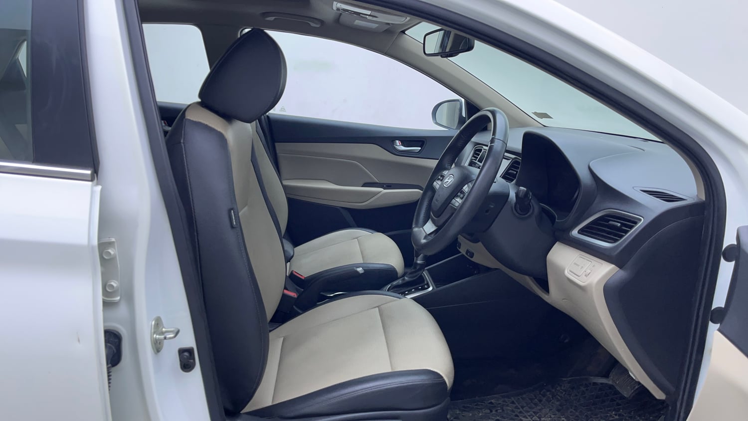 Used 2018 Hyundai Verna SX (O) 1.6 VTVT AT Petrol Automatic interior RIGHT SIDE FRONT DOOR CABIN VIEW