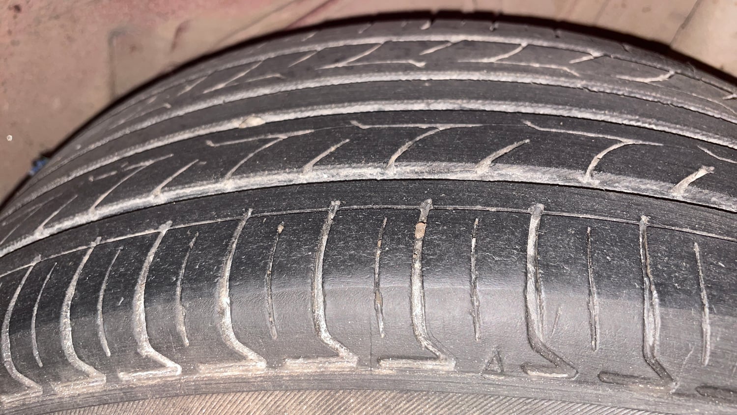 Used 2018 Ford Figo Titanium1.5 TDCi Diesel Manual tyres LEFT REAR TYRE TREAD VIEW