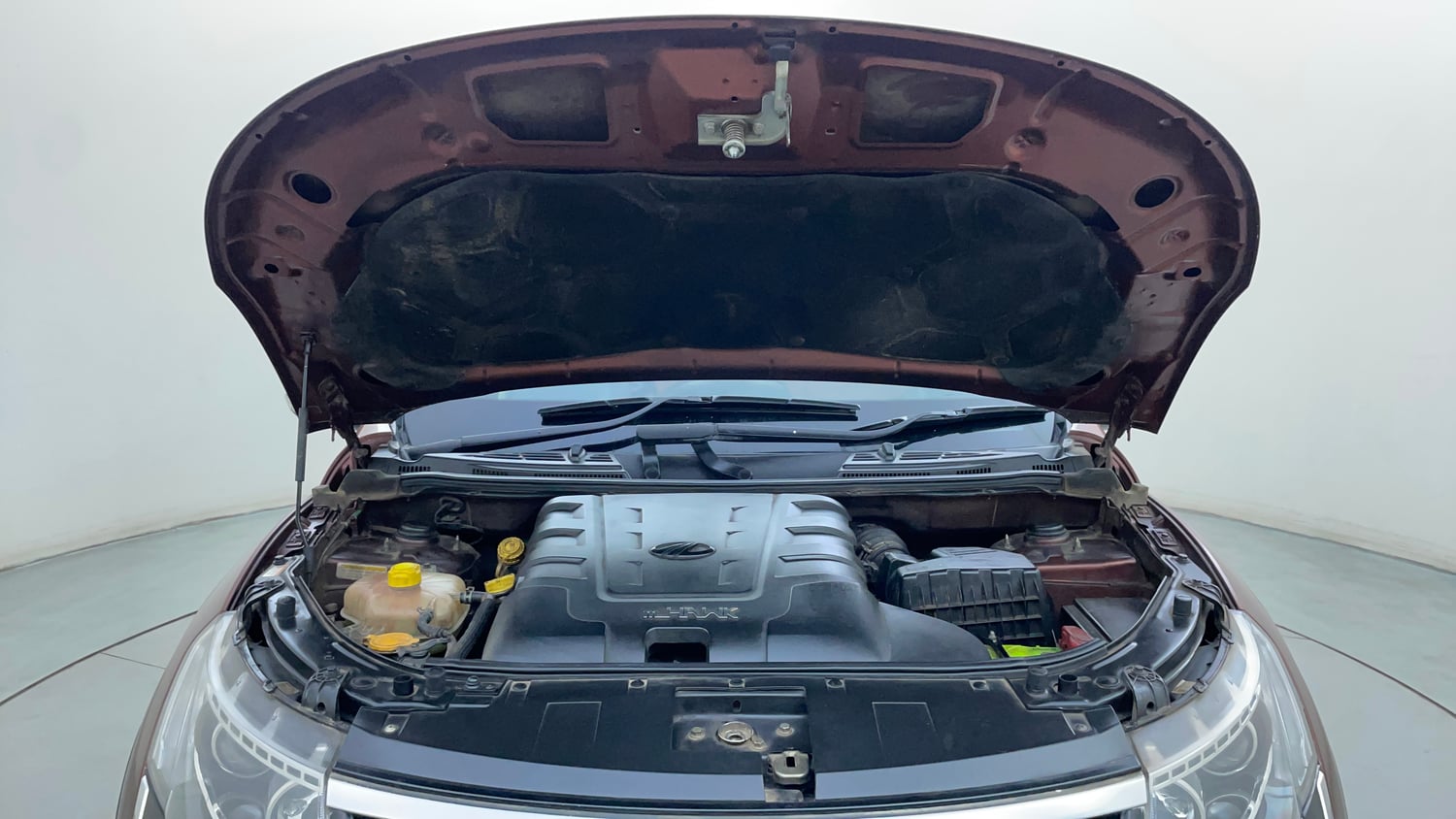 Used 2018 Mahindra XUV500 W9 AT Diesel Automatic engine ENGINE & BONNET OPEN FRONT VIEW