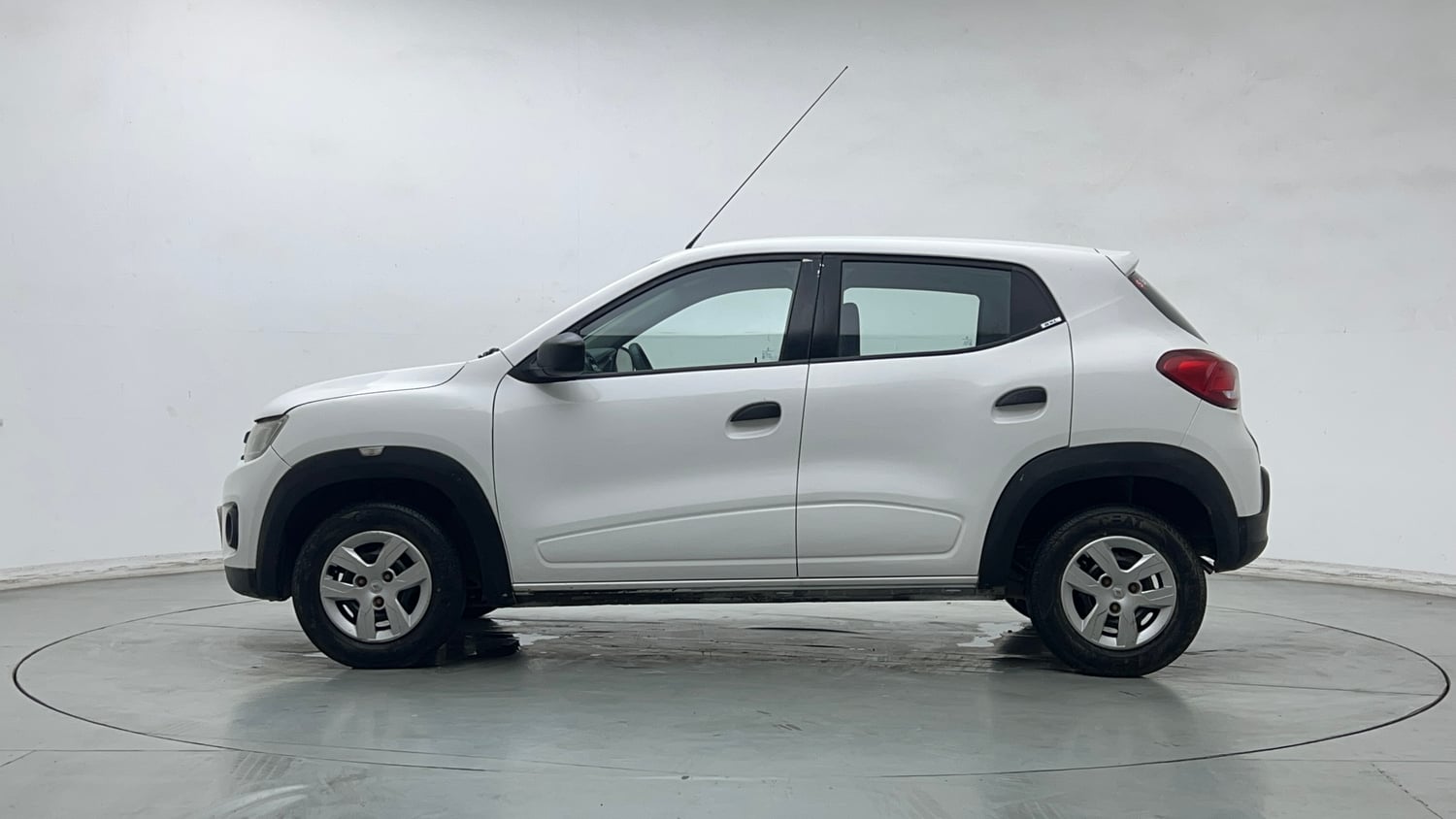 Used 2018 Renault Kwid RXL Petrol Manual exterior LEFT SIDE VIEW