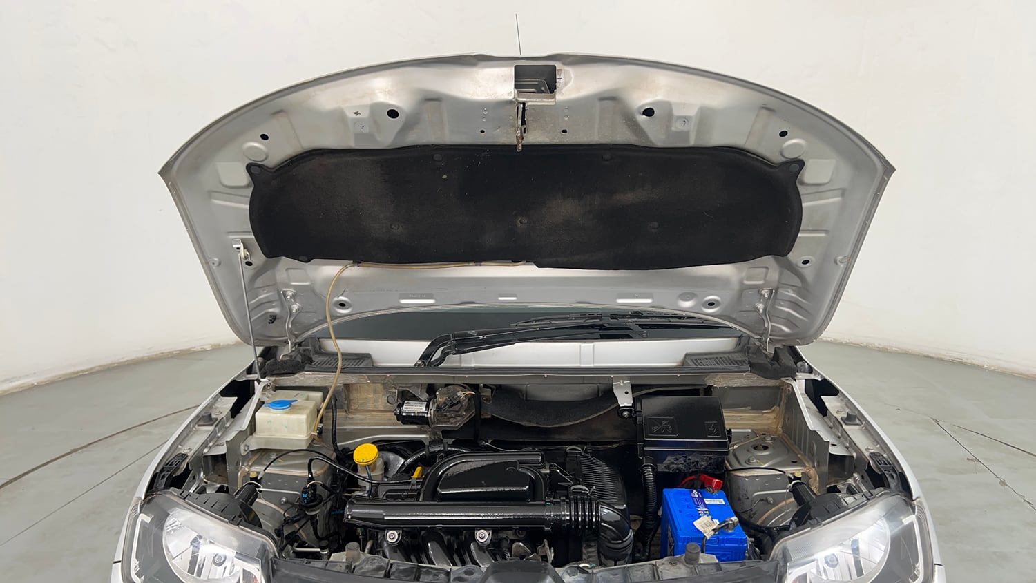 Used 2018 Renault Kwid RXT Petrol Manual engine ENGINE & BONNET OPEN FRONT VIEW
