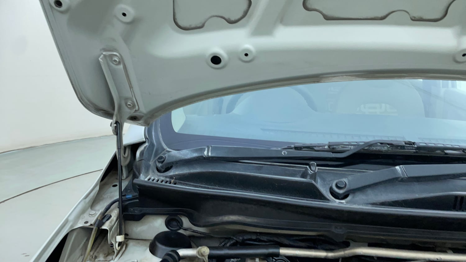 Used 2020 Maruti Suzuki Celerio VXi AMT Petrol Automatic engine ENGINE RIGHT SIDE HINGE & APRON VIEW