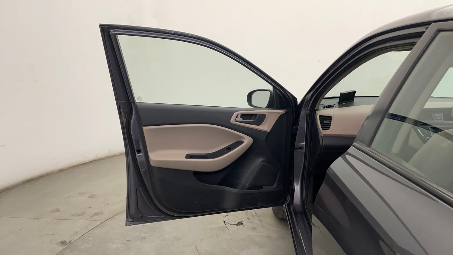 Used 2017 Hyundai Elite i20 Sportz 1.2 Petrol Manual interior LEFT FRONT DOOR OPEN VIEW