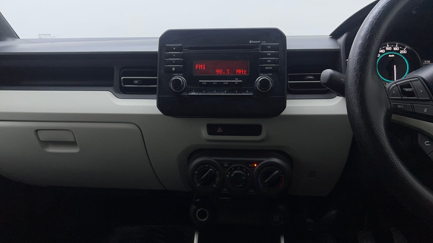 Used 2019 Maruti Suzuki Ignis Zeta 1.2 MT Petrol Manual top_features Integrated (in-dash) music system