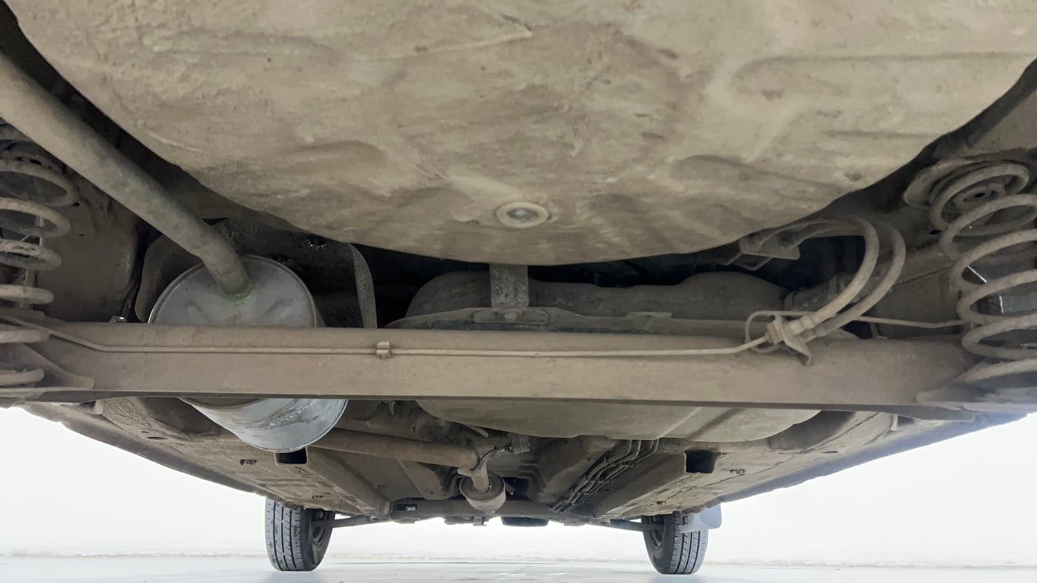 Used 2018 Renault Kwid RXT Petrol Manual extra REAR UNDERBODY VIEW (TAKEN FROM REAR)