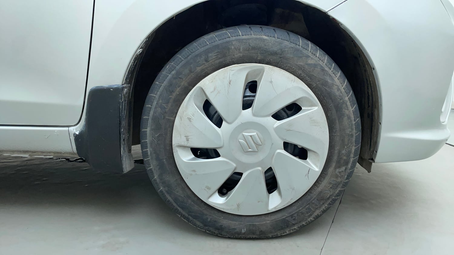Used 2020 Maruti Suzuki Celerio VXi AMT Petrol Automatic tyres RIGHT FRONT TYRE RIM VIEW