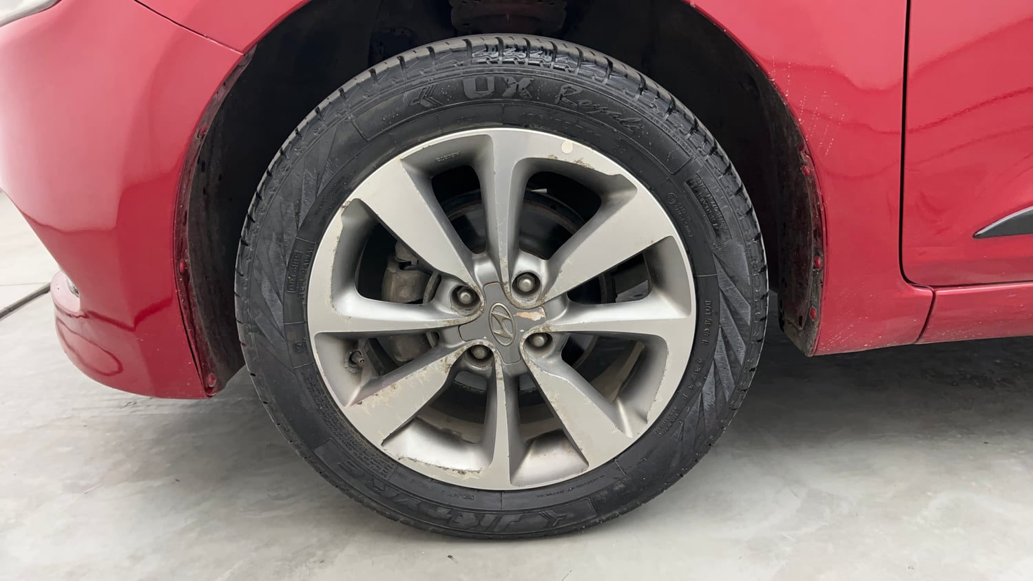 Used 2015 Hyundai Elite i20 Asta 1.2 Petrol Manual tyres LEFT FRONT TYRE RIM VIEW