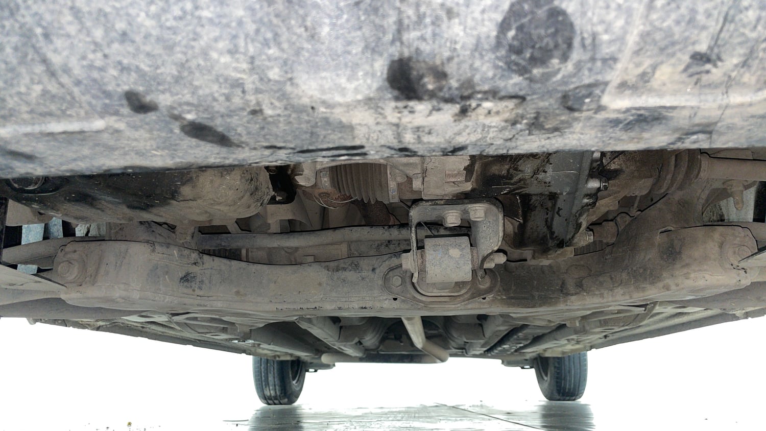 Used 2017 Hyundai Elite i20 Sportz 1.2 Petrol Manual extra FRONT LEFT UNDERBODY VIEW