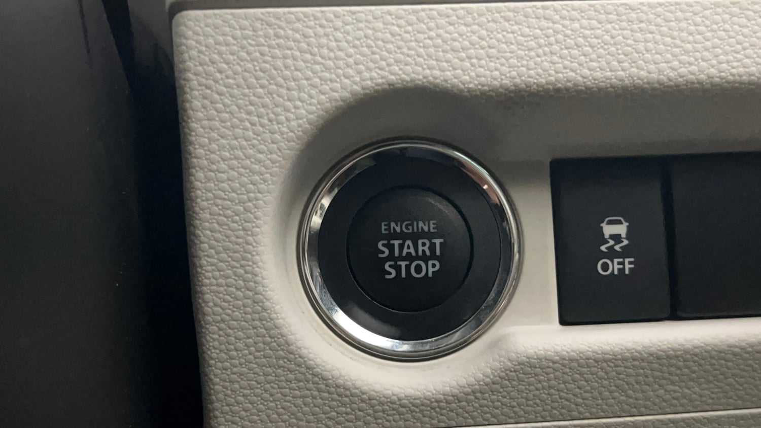 Used 2024 Maruti Suzuki Ignis Zeta 1.2 AMT Petrol Automatic top_features Keyless start