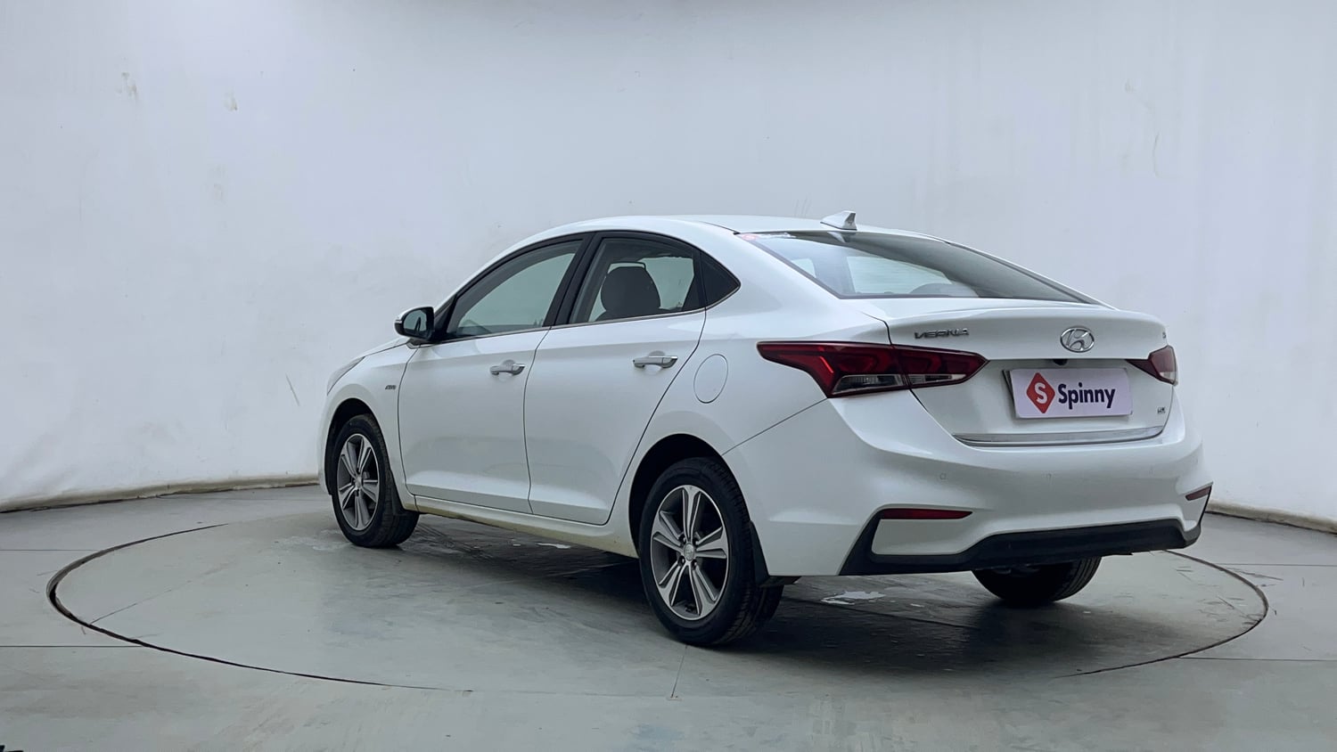 Used 2018 Hyundai Verna SX (O) 1.6 VTVT AT Petrol Automatic exterior LEFT REAR CORNER VIEW
