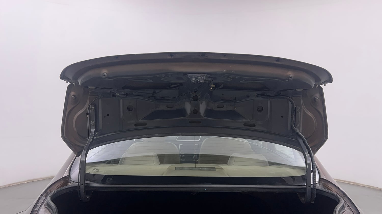 Used 2015 Maruti Suzuki Ciaz VXi+ AT Petrol Automatic interior DICKY DOOR OPEN VIEW