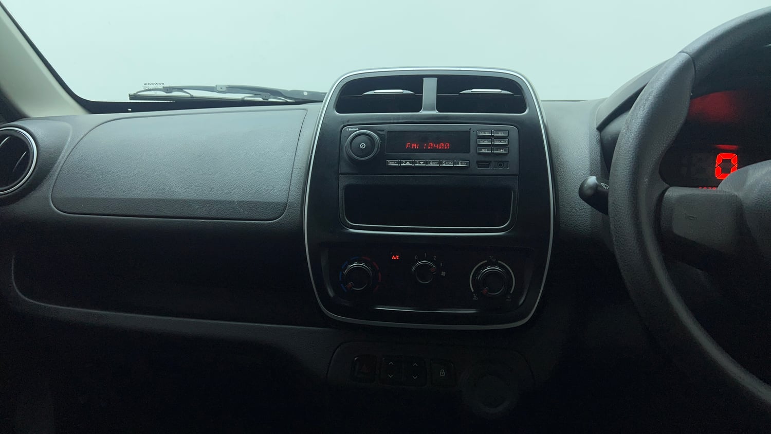Used 2018 Renault Kwid RXL Petrol Manual top_features Integrated (in-dash) music system