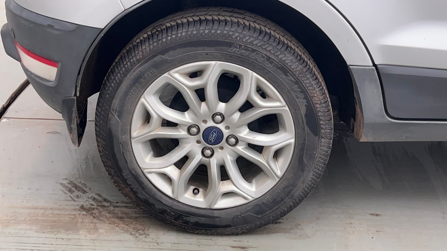 Used 2015 Ford EcoSport Titanium 1.5 Ti-VCT Petrol Manual tyres RIGHT REAR TYRE RIM VIEW
