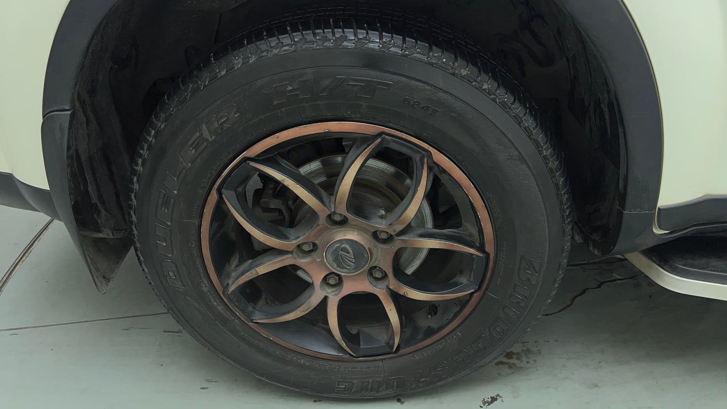 Used 2021 Mahindra XUV500 W7 Diesel Manual tyres RIGHT REAR TYRE RIM VIEW